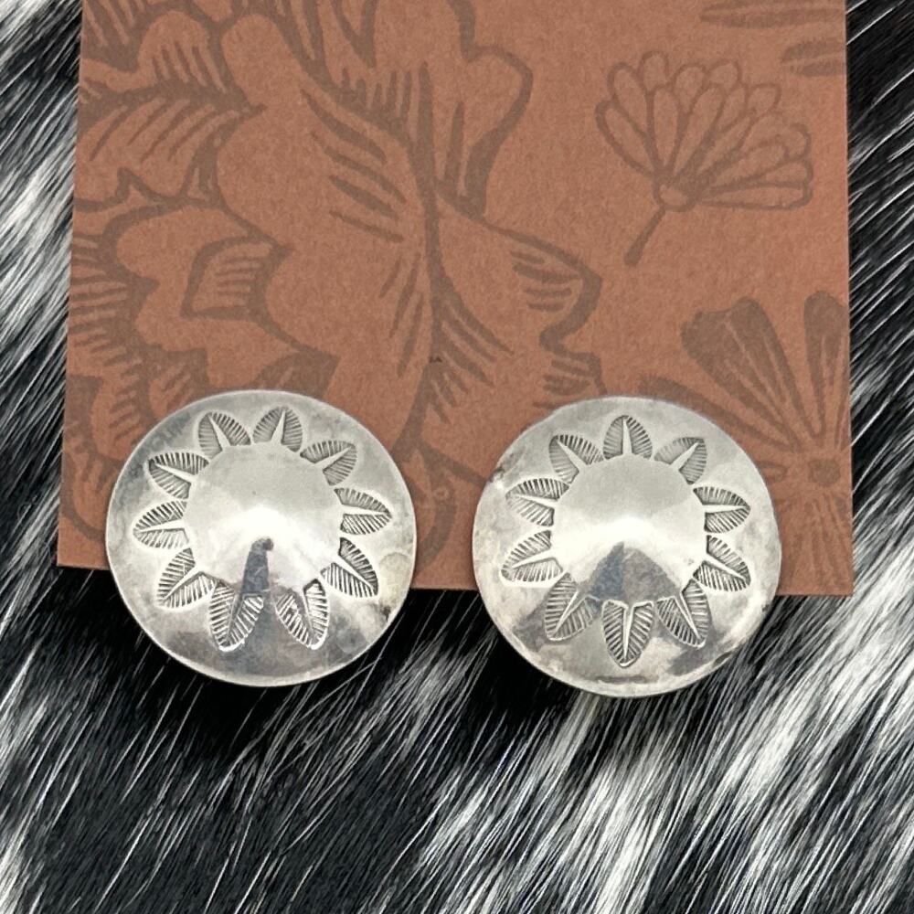 1960s Native American NAVAJO Sterling Silver Dome Screwback Earrings Leaf Stamps